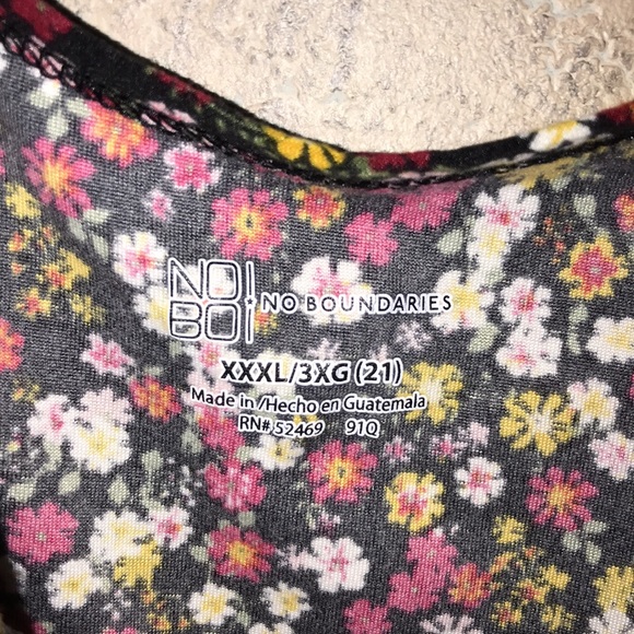 ✅No Boundaries Floral Tank Top - Picture 3 of 4